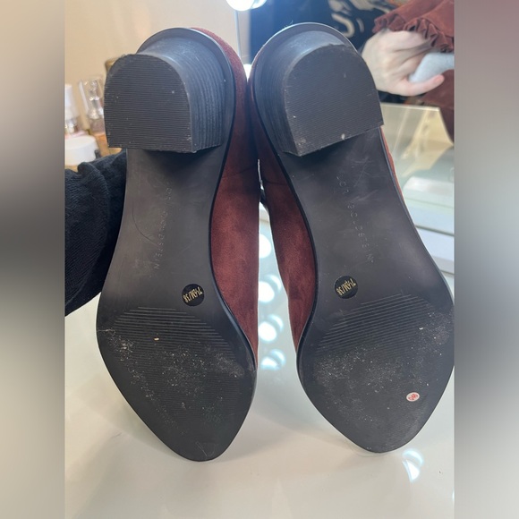 Lori Goldstein burgundy, suede leather ankle booties. - Picture 4 of 4